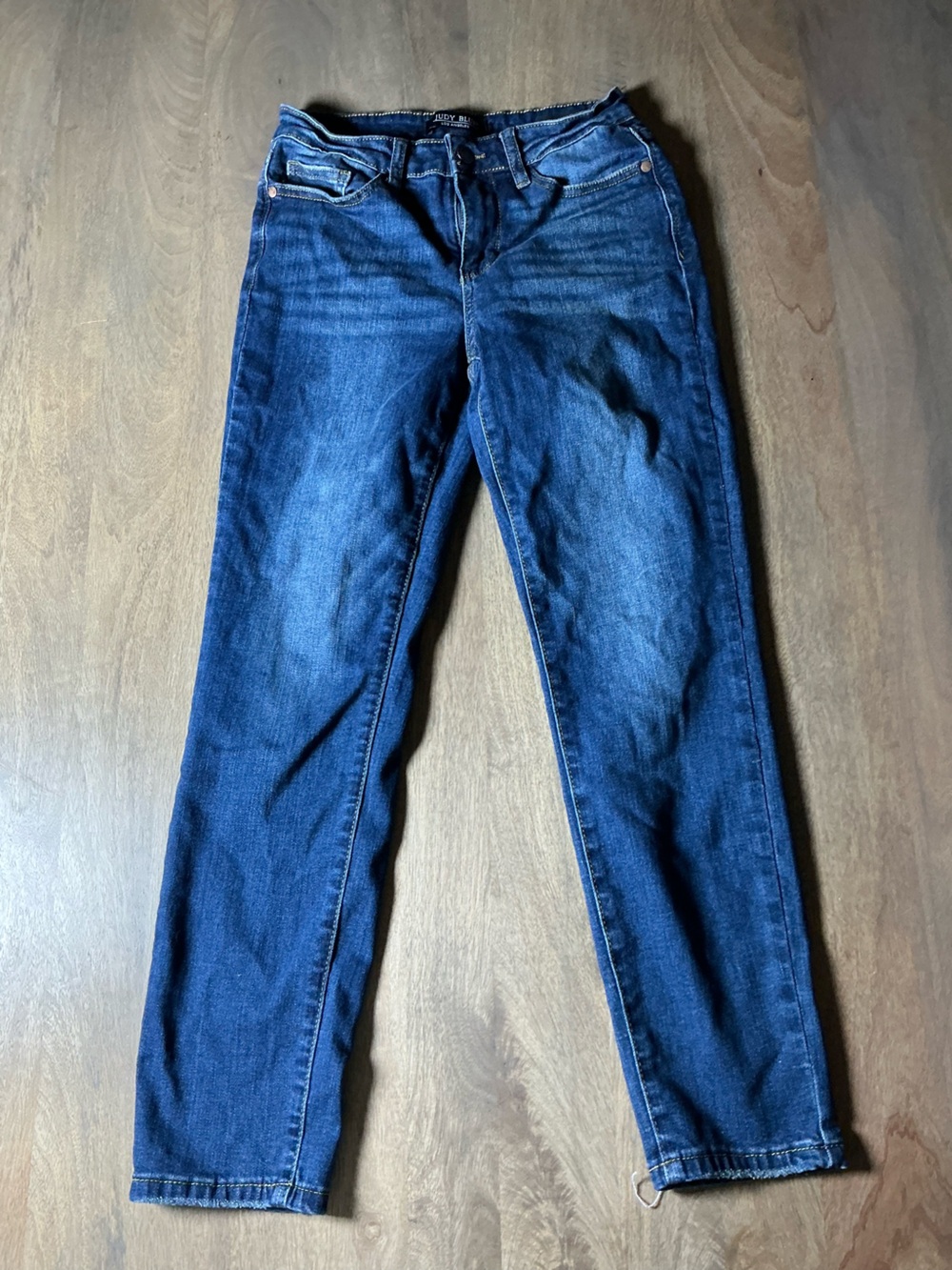Judy blue size 27 medium wash relaxed fit jeans